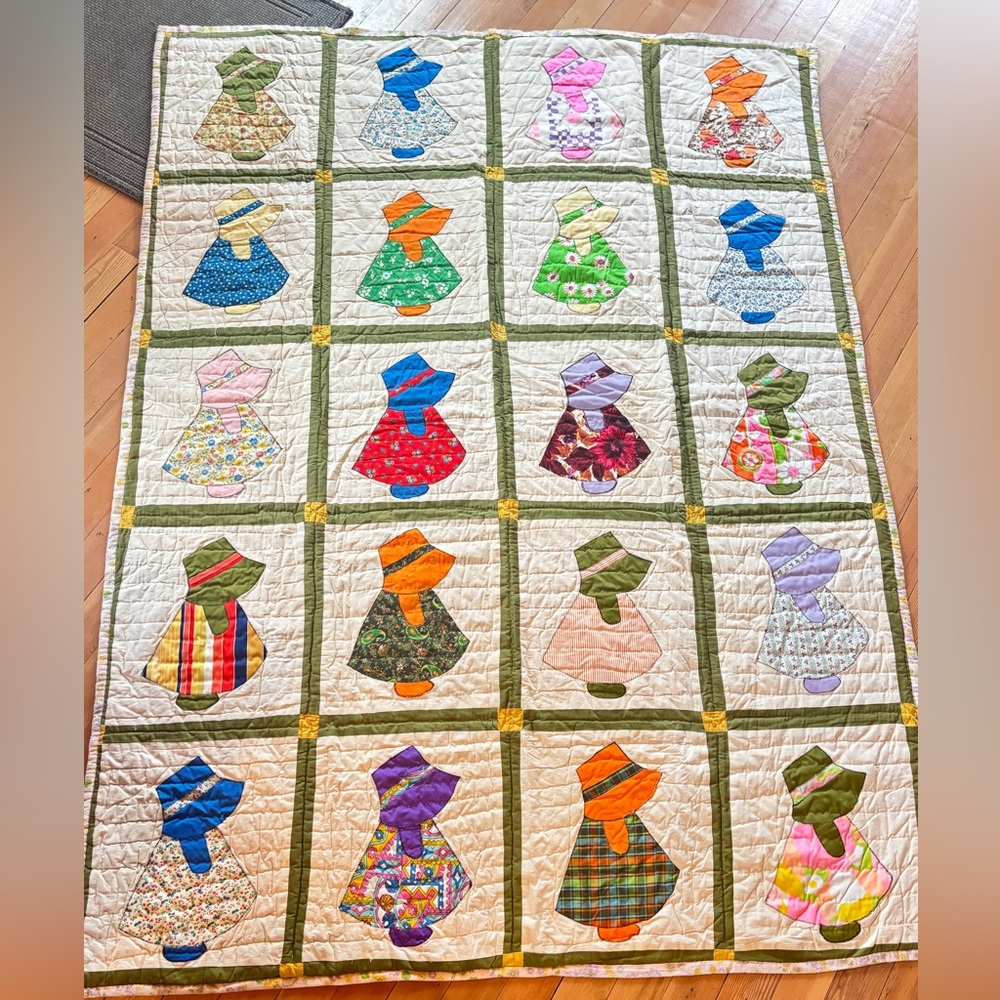 Vintage Handmade Sun Bonnet Sue Quilt 88X66 Cream Green 60s 70s Retro Flannel